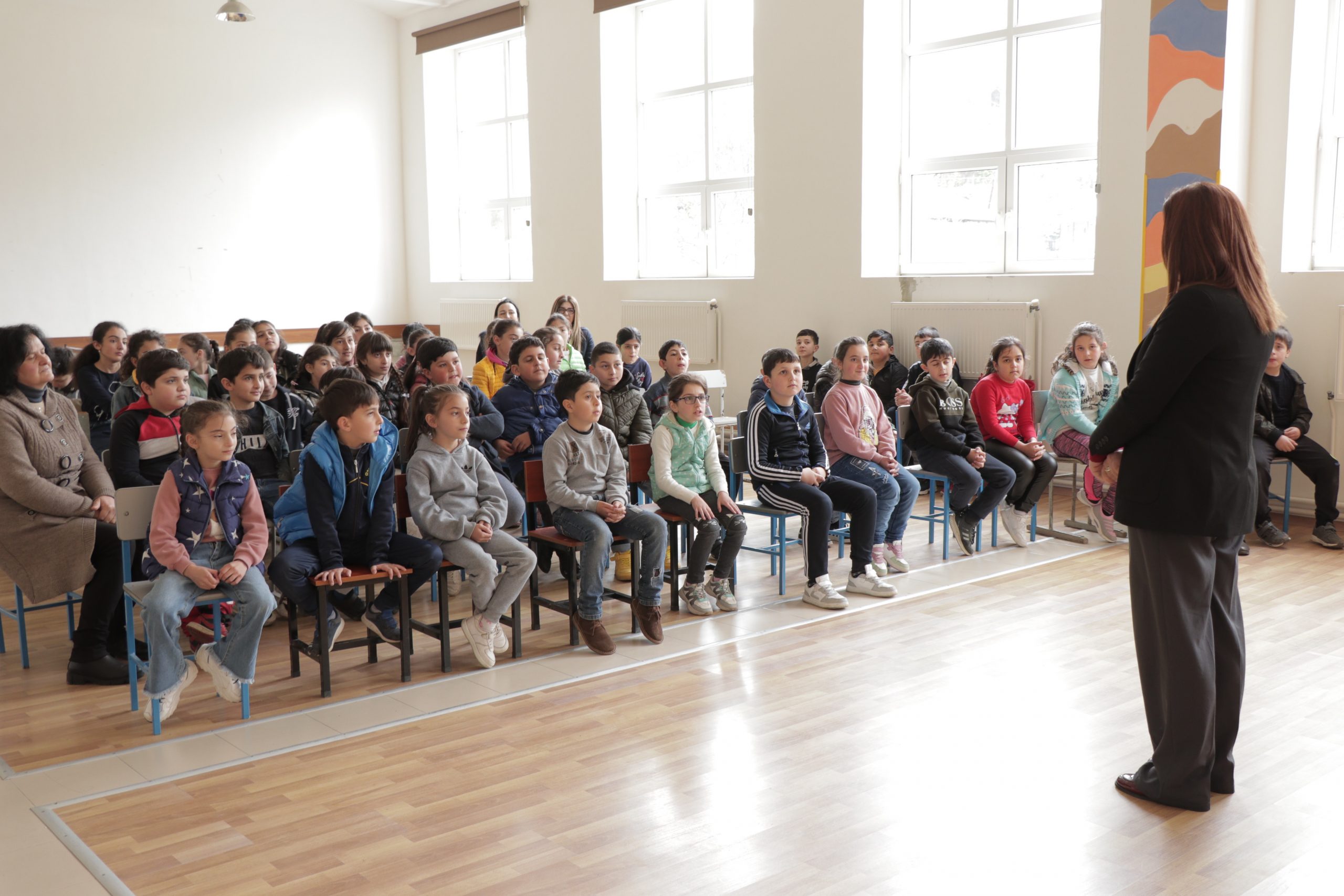 «ՏԱՐԲԵՐ ՊԱՏՄՈՒԹՅՈՒՆՆԵՐ․ նկարազարդ գրքեր» նախագիծ։ Այցելություն Դիլիջանի N6 հիմնական դպրոց